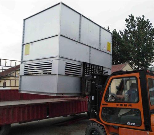 封闭式冷却塔施工现场